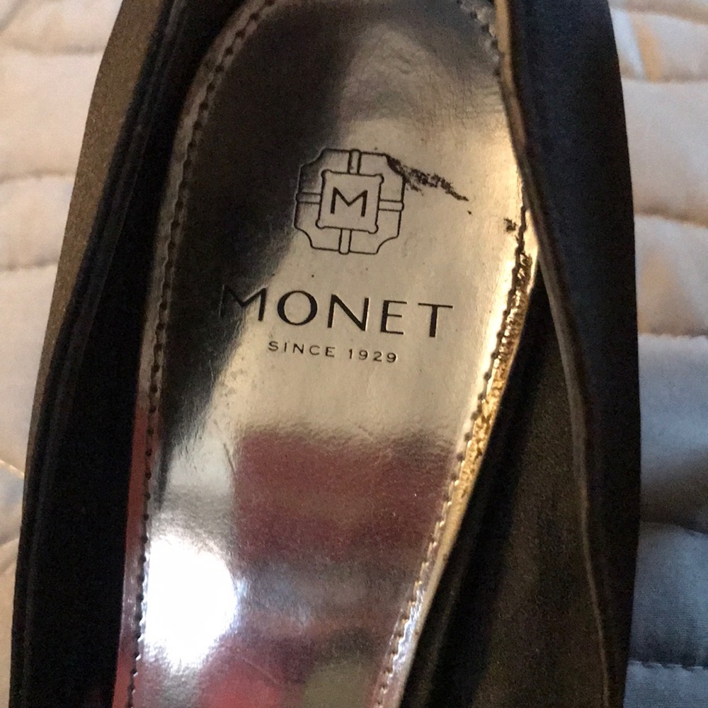Shoe - Picture 2 of 3